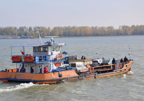 Criza Navrom Galați lovește în transportul cu bacul pe Dunăre: program redus și interdicție pentru vehiculele de peste 3,5 tone din 15 aprilie