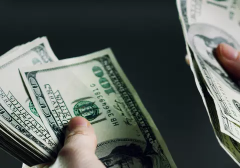 Afacerea unui tânăr de 17 ani care îi aduce peste 7.000 de dolari lunar, în SUA: „Familia a luat hobby-ul meu în serios”