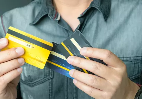 Un bărbat din Iași a rămas fără acces la bani după ce s-a înscris într-un sistem digital al statului: „Online-ul e deschis doar între 8.00 și 16.00”