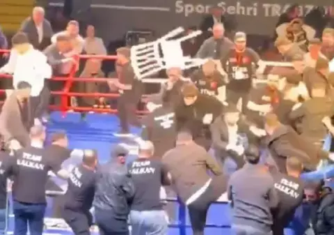 Bătaie la un meci de box din Turcia, după ce pugilistul rus l-a făcut KO pe favoritul gazdelor: „Ne-au atacat 80 de inși. Suntem răniți, dar în viață” | VIDEO