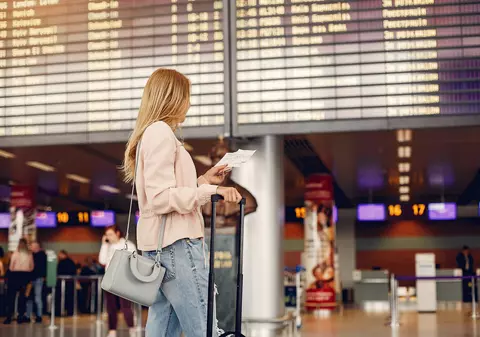 UE vrea să introducă o nouă taxă și zborurile ar fi mai scumpe cu 45 de euro. Posibil război comercial