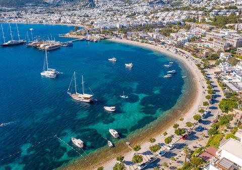 Orașul denumit „Saint Tropez-ul Turciei”, dar care are prețuri cu 40% mai mici decât pe Riviera Franceză. O ieșire la restaurant costă doar 23 de euro