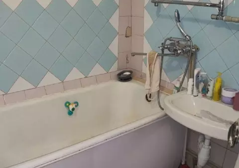 Un băiețel de 2 ani s-a înecat în cadă în timp ce mama lui dormea, în Ucraina