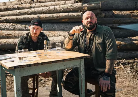 Filmul românesc în care joacă frații Sterp și Cătălin Zmărăndescu a ajuns pe VOYO: „Vis devenit realitate”. Ce se întâmplă în „Pădurea este a mea”