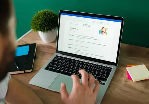 A trimis 2.000 de CV-uri în trei ani și spune acum că departamentele de HR sunt inutile: „Am vrut să văd cât de departe pot merge”