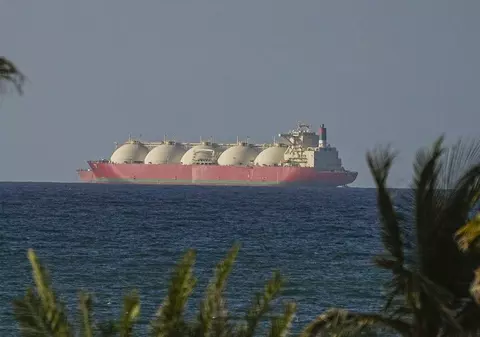 Iranul a închis din nou Strâmtoarea Ormuz, dar își deschide parțial spațiul aerian