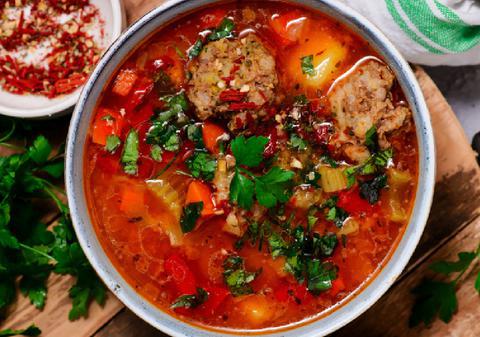 După ciorba la pungă, a fost lansată și ciorba la cutie. Va fi vândută în supermarketuri