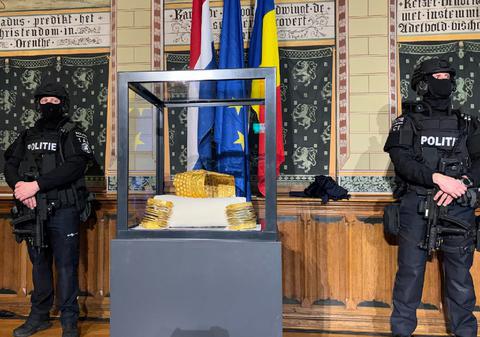 Coiful de la Coţofeneşti şi două brăţări dacice vor fi expuse la Muzeul de Istorie până pe 3 mai, după ce au fost recuperate în urma furtului din Olanda