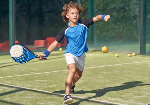 Prima academie internațională de padel din România, lansată la Brașov. Ce este padelul și de ce devine tot mai popular