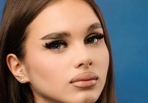 Colegii Crinei, eleva căzută de la etaj la Câmpulung Moldovenesc, sunt în stare de șoc după tragedie: „Rămâi în sufletele noastre, înger blond!”