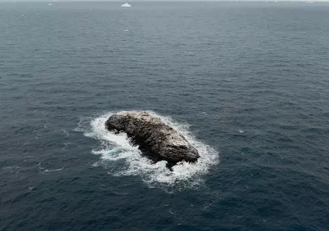 O insulă necunoscută a fost descoperită din greșeală de o navă germană