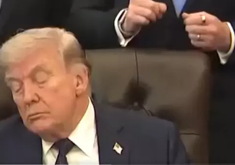 Donald Trump ațipește din nou, în timpul unui eveniment la Casa Albă: „A adormit la volan”