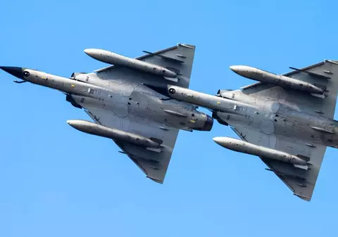 Două avioane militare s-au ciocnit în zbor, pentru că piloții își făceau selfie, în Coreea de Sud. Sunt pagube de peste jumătate de milion de euro