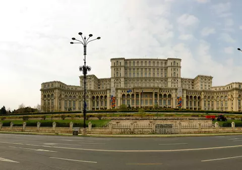 Închirieri auto în București: tot ce trebuie să știi înainte să ridici mașina