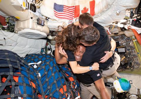 Mesajul primilor oameni care au ajuns la Lună în ultimii 50 de ani: „Pământul e doar o barcă de salvare”