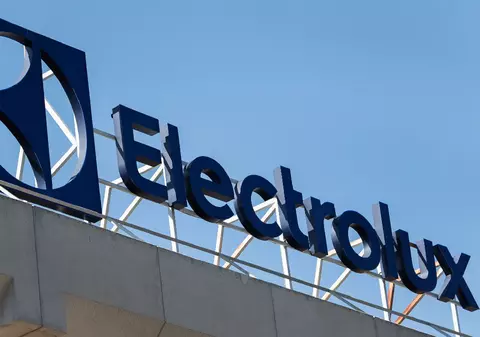 Electrolux închide o fabrică până la finalul anului și concediază sute de angajați, în Ungaria