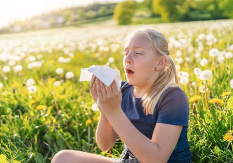 De ce strănutăm sau lăcrimăm când ne uităm la soare