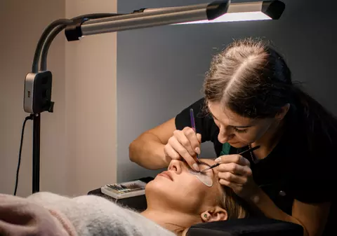 O femeie a renunțat la genele false, iar la scurt timp a descoperit că suferă de o boală gravă