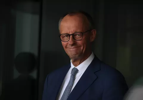 Ministrul de Interne al Germaniei a oprit creșterea salarială de 65.000 euro a cancelarului Friedrch Merz. Scandal monstru cu măririle nesimțite aprobate de Curtea Constitutionala Federala: „Dinamită socială". „Obscen în mijlocul crizei petrolului și a prețurilor”