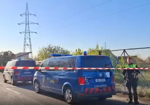 Fragmente de dronă au distrus anexa unei gospodării din Galați și un stâlp de electricitate. Oamenii din zonă sunt evacuați
