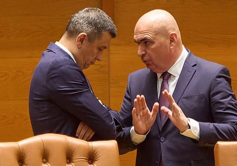 PNL ia în calcul alegerile anticipate și dă vina pe PSD. Senatorul Mihai Coteț: „Vreți să fie totul ca înainte pentru voi și-ai voștri, sunteți dispuși să dați foc la țară!”