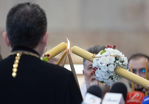 Cum va fi Lumina Sfântă dusă în orașele din România, cu patru avioane private