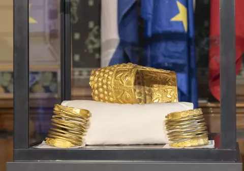 Nicușor Dan, prima reacție după ce Coiful de la Coțofenești și brățările dacice au fost recuperate în Olanda