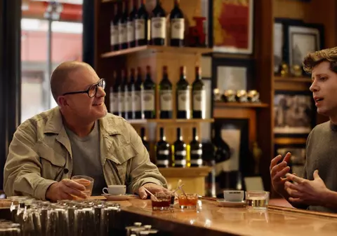 Omul care a „desenat” primele iPhone-uri lucrează cu OpenAI pentru lansarea unui nou smartphone ChatGPT