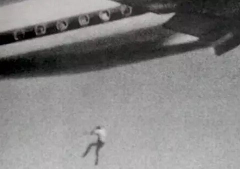 Momentul tragic în care un copil de 14 ani cade din avion, la Sydney, surprins de un fotograf amator: „Trenul de aterizare era deschis și s-a ascuns în interior”