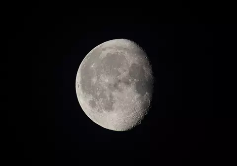 Moment emoționant în timpul misiunii Artemis: echipajul a numit un crater de pe Lună în memoria soției unuia dintre ei