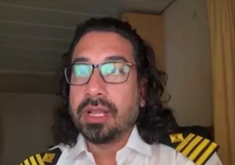 Căpitanul unei nave blocate de 50 de zile în Strâmtoarea Ormuz face dezvăluiri: „Echipajul se află sub presiune constantă”