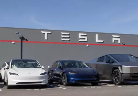 Despăgubiri de câte 16.000 de euro pentru 115 proprietari Tesla după un update, în Norvegia. Toți șoferii sunt încurajați să ceară bani