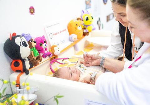 Gindrovel Dumitra, medic de familie laureat al Galei Doctorului Digital: „Pacientul din rural nu are acces suficient la servicii”. De ce lasă medicii de familie satele din România pentru cele din Franța