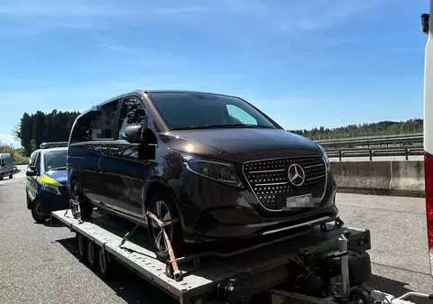 Un elvețian a pierdut 30.000 de euro pe o autostradă după ce a vrut să-și ducă mașina la un service în Germania