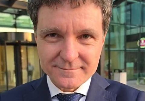 Nicușor Dan a fost luat la întrebări direct în stradă, de Marian Ceaușescu: „Vă dau un avertisment verbal”