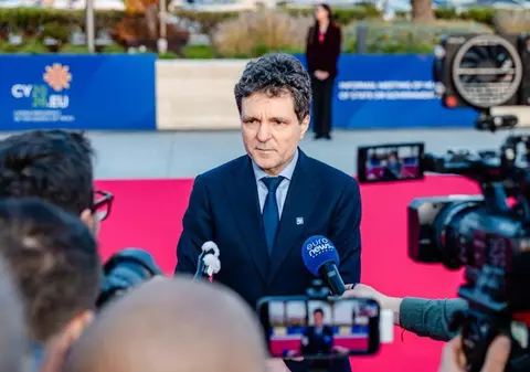 Nicuşor Dan anunţă o posibilă criză de combustibil din cauza războiului din Orientul Mijlociu. Ce se întâmplă cu zborurile avioanelor înaintea concediilor