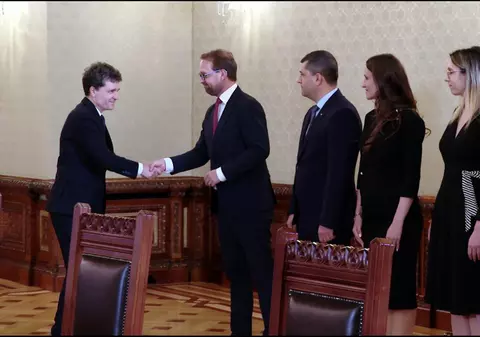 LIVE TEXT | Nicușor Dan a terminat consultările cu partidele din coaliție. PSD a decis retragerea miniștrilor înaintea finalului consultărilor. Nicușor Dan va face o declarație de presă