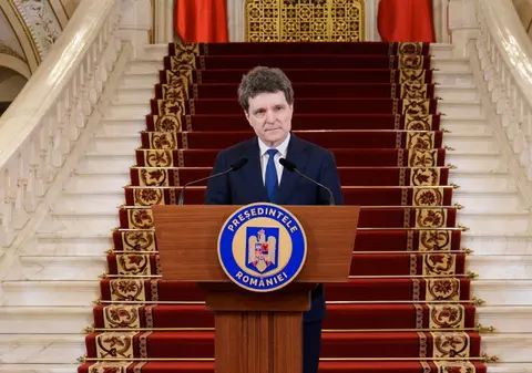 Nicușor Dan stă astăzi pentru prima dată la aceeași masă cu Ilie Bolojan, Sorin Grindeanu, Dominic Fritz și Kelemen Hunor, după ce PSD și-a retras miniștrii din Guvern