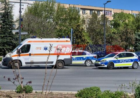 Femeia care s-a aruncat din ambulanță, la Constanța, în timp ce era dusă la spital pentru că băuse detergent, a murit