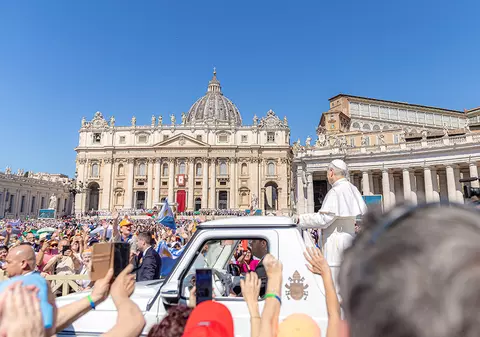 Urmașii Sfântului Apostol Petru ca pelerini planetari. Câteva note despre impactul moral și geopolitic al călătoriilor pontificale 