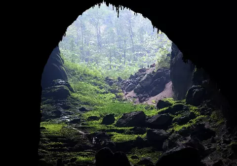 Un bărbat a găsit cea mai mare peșteră din lume, în care poate încăpea un Boeing 747, apoi a pierdut-o timp de 17 ani