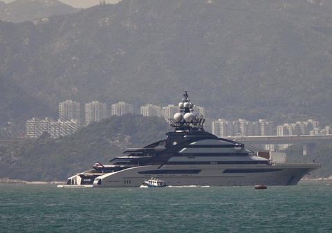 Un iaht de 500 de milioane de dolari al unui oligarh rus a trecut prin blocada din Strâmtoarea Ormuz