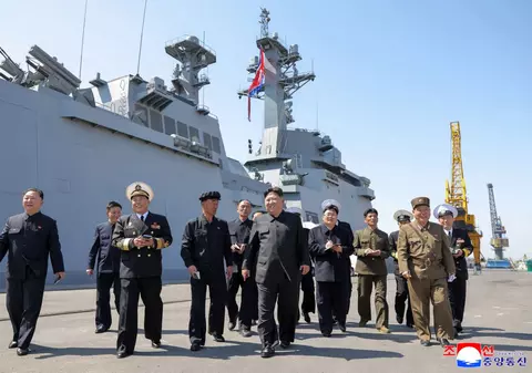 Kim Jong a testat distrugătorul de 5.000 de tone Choe Hyon, dotat cu rachete nucleare