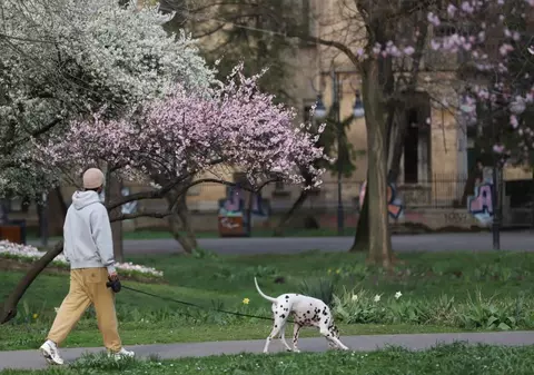 Vremea în perioada 27 aprilie - 15 mai 2026. Temperaturi mai mici decât cele normale și ploi abundente, urmate de o încălzire a vremii