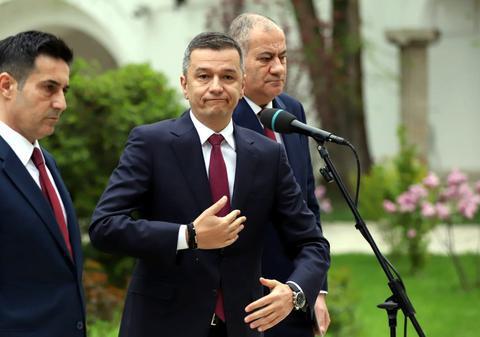 PSD a legitimat fascismul prin alianța cu AUR la moțiunea de cenzură, spune Cristian Pîrvulescu: „Cum vor explica în Parlamentul European?”