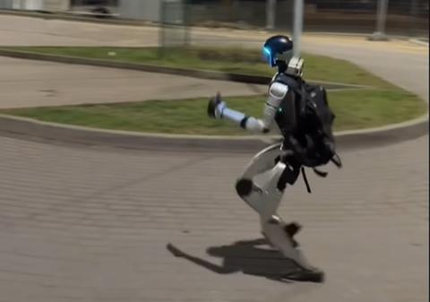 Edward Warchocki, robotul umanoid care urmărește și gonește mistreți în Varșovia, a devenit viral | VIDEO