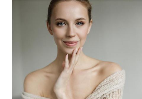 Piele vizibil mai luminoasă cu serul Rilastil Intense C