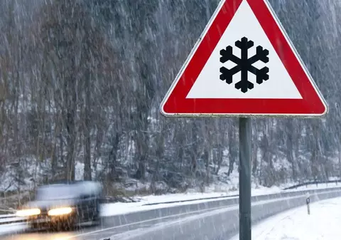 Kit-ul de Paște pentru șoferi: 5 obiecte vitale care nu trebuie să lipsească din mașina ta când pornești la drum lung