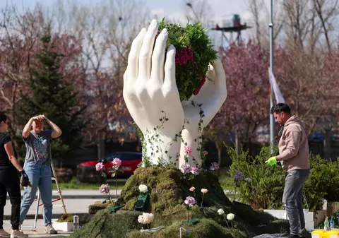 Începe Simfonia Lalelelor 2026 la Pitești: primele imagini cu florile spectaculoase de la cea de-a 49-a ediție