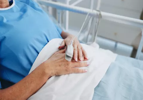 Moarte cerebrală după o operație estetică. Medicul se apără: „Pacienta a fost informată”. Cazul ajunge în fața judecătorilor